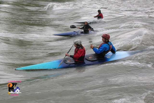 Canoë Club de Genève : kayak et eaux-vives sont notre plaisir ! Surf à Chancy 2006 custom text