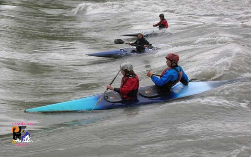 Canoë Club de Genève : kayak et eaux-vives sont notre plaisir ! Surf à Chancy 2006 custom text